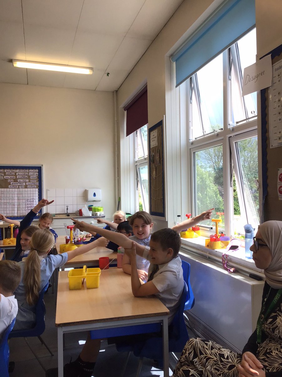 Voting whether we agree or disagree on some statements regarding relationships as we come to the end of our PSHE topic 💖