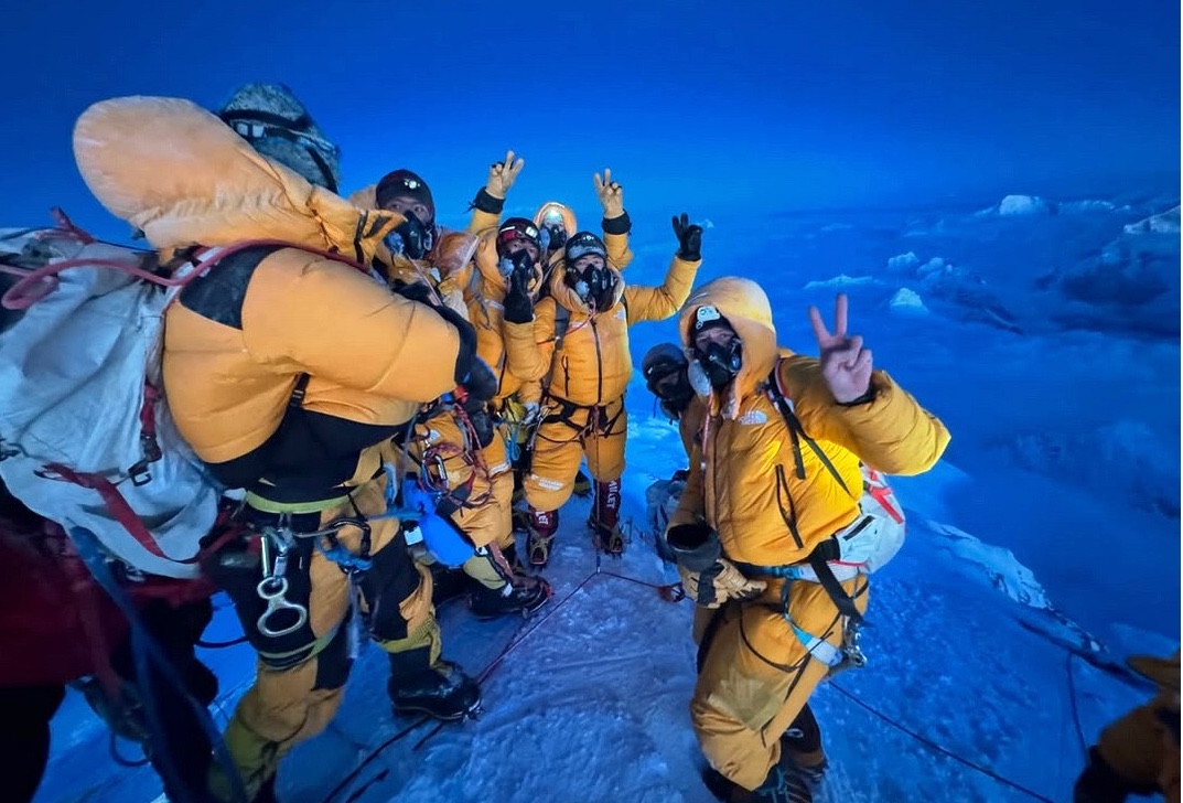 CumbresMagazine's tweet image. El Everest en 5 días: ¿avance científico o atajo polémico?
La expedición que coronó el Everest en 5 días con xenón desata la polémica: ¿innovación o traición al espíritu de la montaña? El debate redefine los límites del alpinismo.
cumbresmountainmagazine.com/cumbres-del-mu…