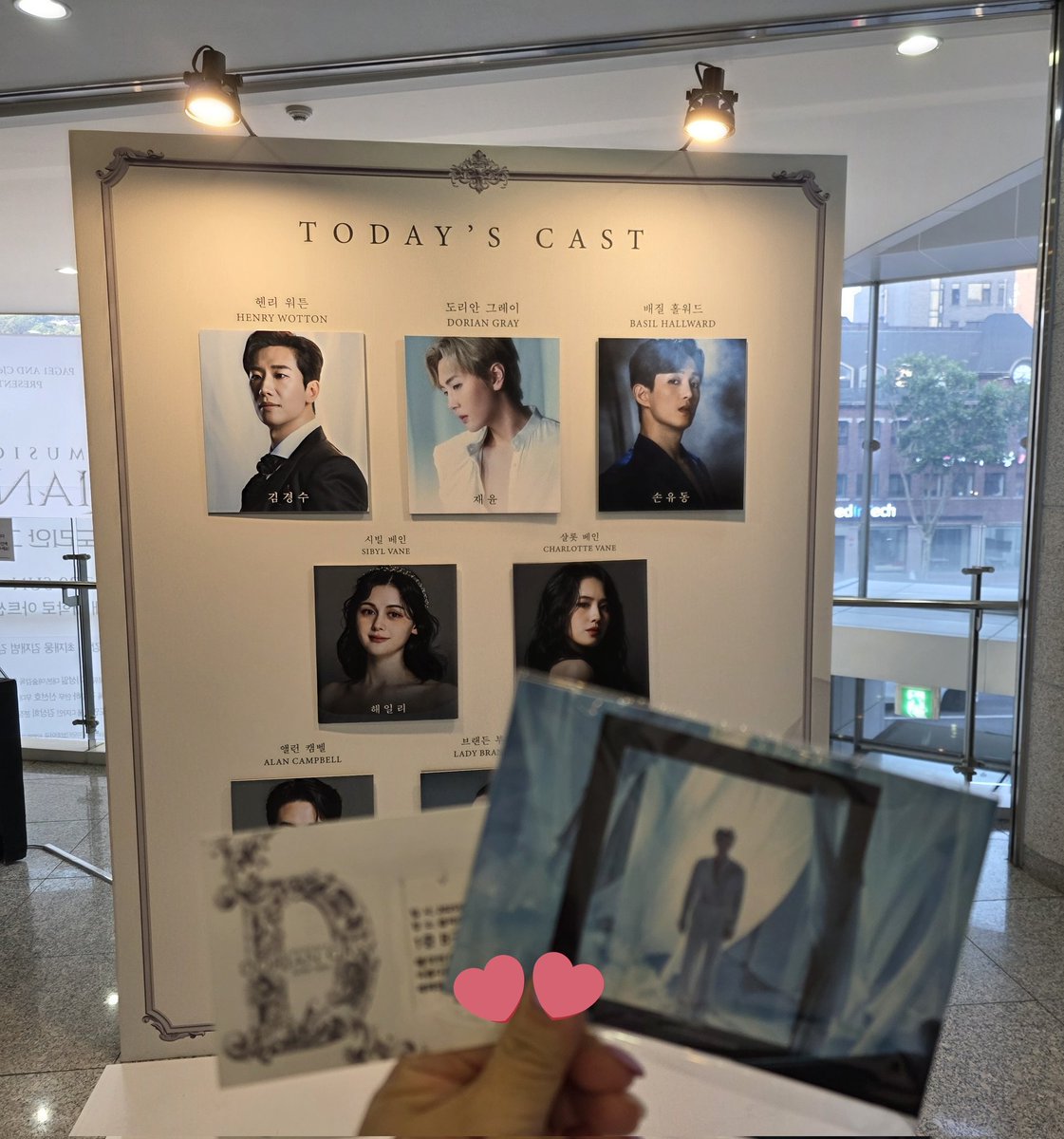 j_yoon_0809's tweet photo. 2막 마지막 넘 연기 잘해서 같이 울었어 https://t.co/iM2G92FnOA