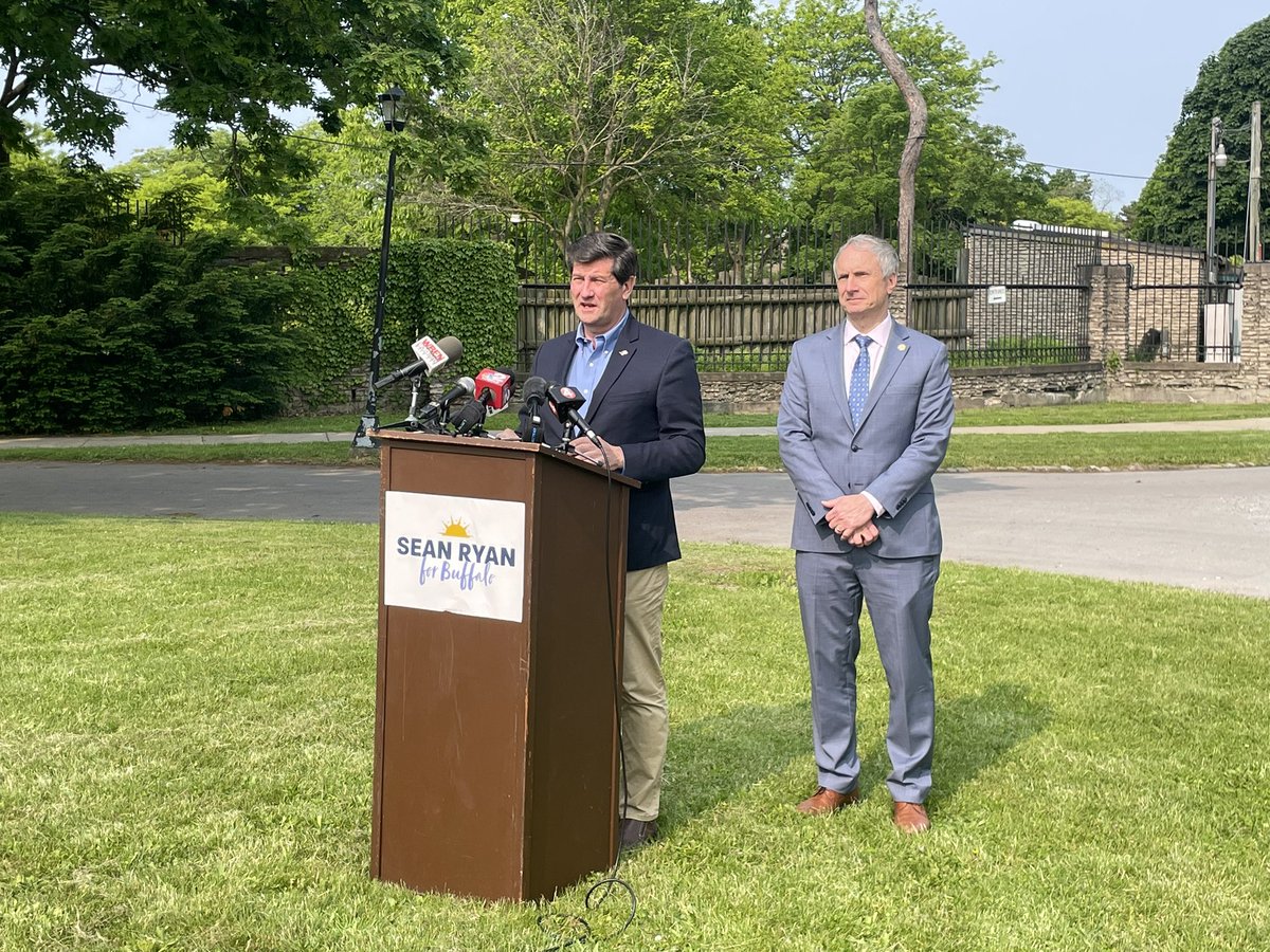 WBEN's tweet photo. NOW: State Senator and Buffalo mayoral candidate @RyanforBuffalo is joined by @markpoloncarz outside the @buffalozoo this Tuesday morning, as the County Executive officially gives his endorsement to Ryan. https://t.co/nxOMiQZWbh