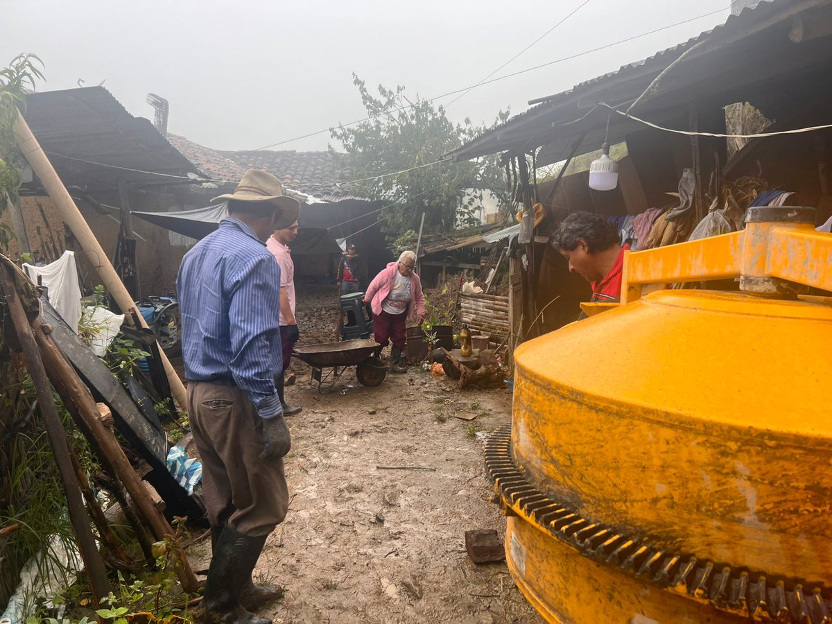 Transformamos Viviendas 🥹

Mejoramos los pisos de casas en Guachapala, porque las familias en situaciones vulnerables merecen vivir más seguras y dignas. 🏡

#TransformamosVidas 
#JotaLloretPrefecto
#AzuayPrefectura
#HicimosMás