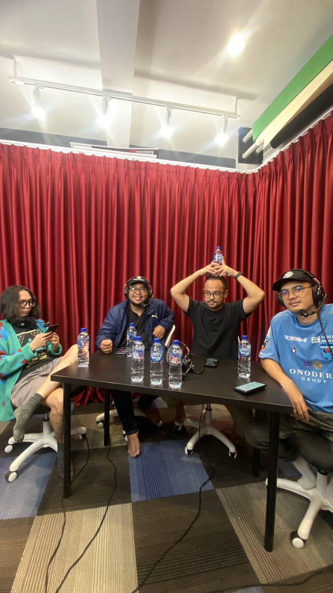 Box2Box Football (@box2boxbola) on Twitter photo 100% murni diskusi pratinjau Indonesia vs China bersama AQUA. Dibahas oleh <a href="/dexglenniza/">Dex Glennıza</a>, <a href="/labiebsadat/">L. Musaddad A. Sadat</a>, <a href="/Rossifinza/">Rossi F. Noor</a>, <a href="/dexglenniza/">Dex Glennıza</a>. Jangan lupa like, subscribe, comment, & kawal terus demokrasi negara kita! 100% murni diskusi pratinjau Indonesia vs China bersama AQUA. Dibahas oleh <a href="/dexglenniza/">Dex Glennıza</a>, <a href="/labiebsadat/">L. Musaddad A. Sadat</a>, <a href="/Rossifinza/">Rossi F. Noor</a>, <a href="/dexglenniza/">Dex Glennıza</a>. Jangan lupa like, subscribe, comment, & kawal terus demokrasi negara kita!