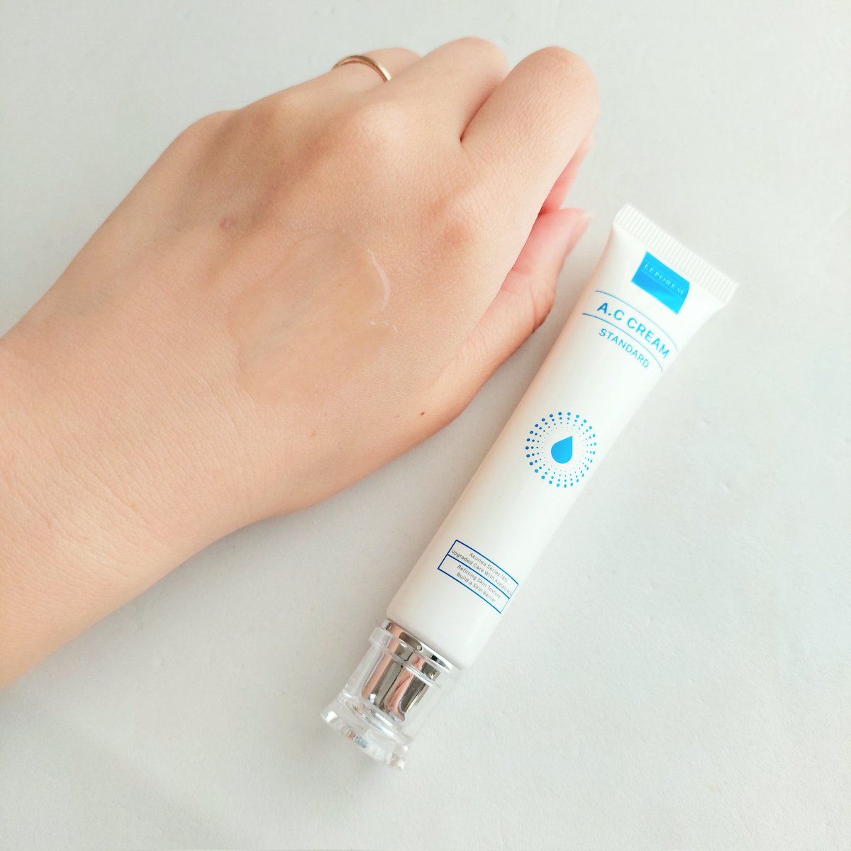 #PR #skrの幸せ
𓂃 leporem
A.CクリームSTANDARD ♡

純アゼライン酸15％配合のスポットケア用ジェル

みずみずしいジェルクリームで
伸びがよく軽い使い心地🩵

保湿感があってしっとりなめらかな肌に◎

私はテカリが気になる部分に使っています！

寝る前のポイントケアとして使うことがおすすめ✨