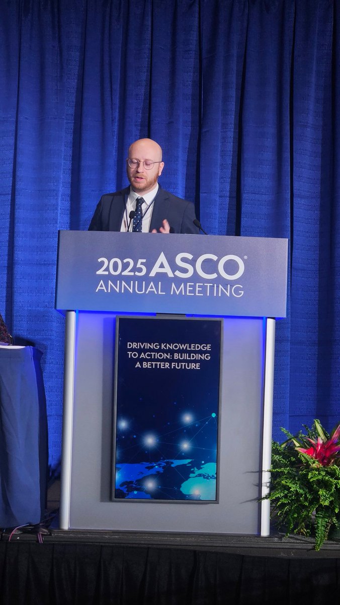 MarceloCorassa's tweet image. What about the rare stuff? @BRicciutiMD sheds light in what to do in patients with AGAs that could potentially respond to IO, such as MET, BRAF and KRAS. And it would not be Biagio without an opinion on STK11/KEAP1 co-mutations. #ASCO25
