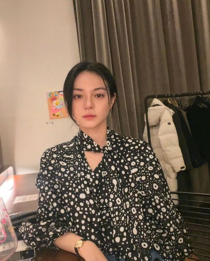 sereyyu's tweet photo. 13. Revaline (Miranda's manager) https://t.co/AjSnk2FLMs