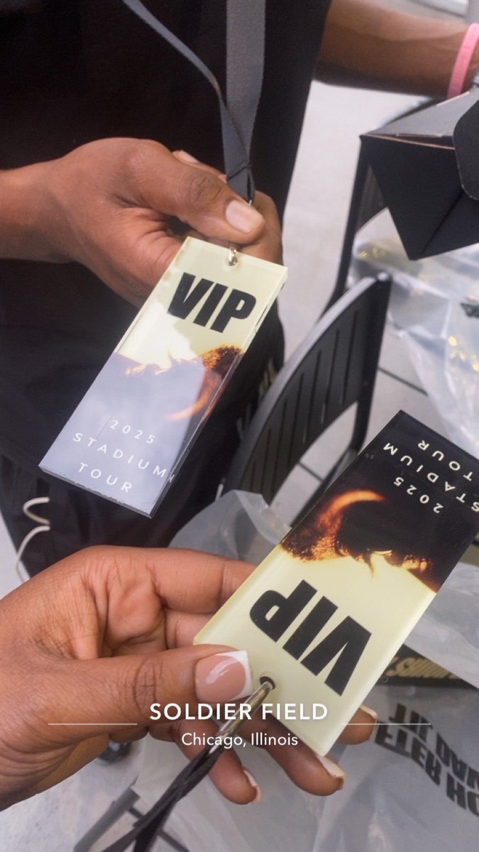 SeeMeTweeet's tweet image. #AfterHoursTilDawnTour @theweeknd #IfItAintXOThenItGottaGo #XO