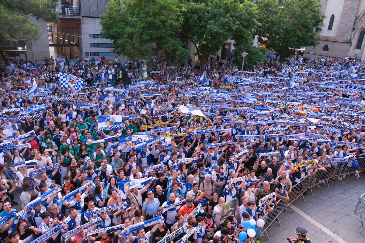 🤩 Algú ens pot confirmar que això d’ahir va ser real?

💚💛 𝗟𝗔 𝗠𝗜𝗟𝗟𝗢𝗥 𝗖𝗜𝗨𝗧𝗔𝗧 𝗗𝗘𝗟 𝗠𝗢́𝗡 💙🤍

#AMQM