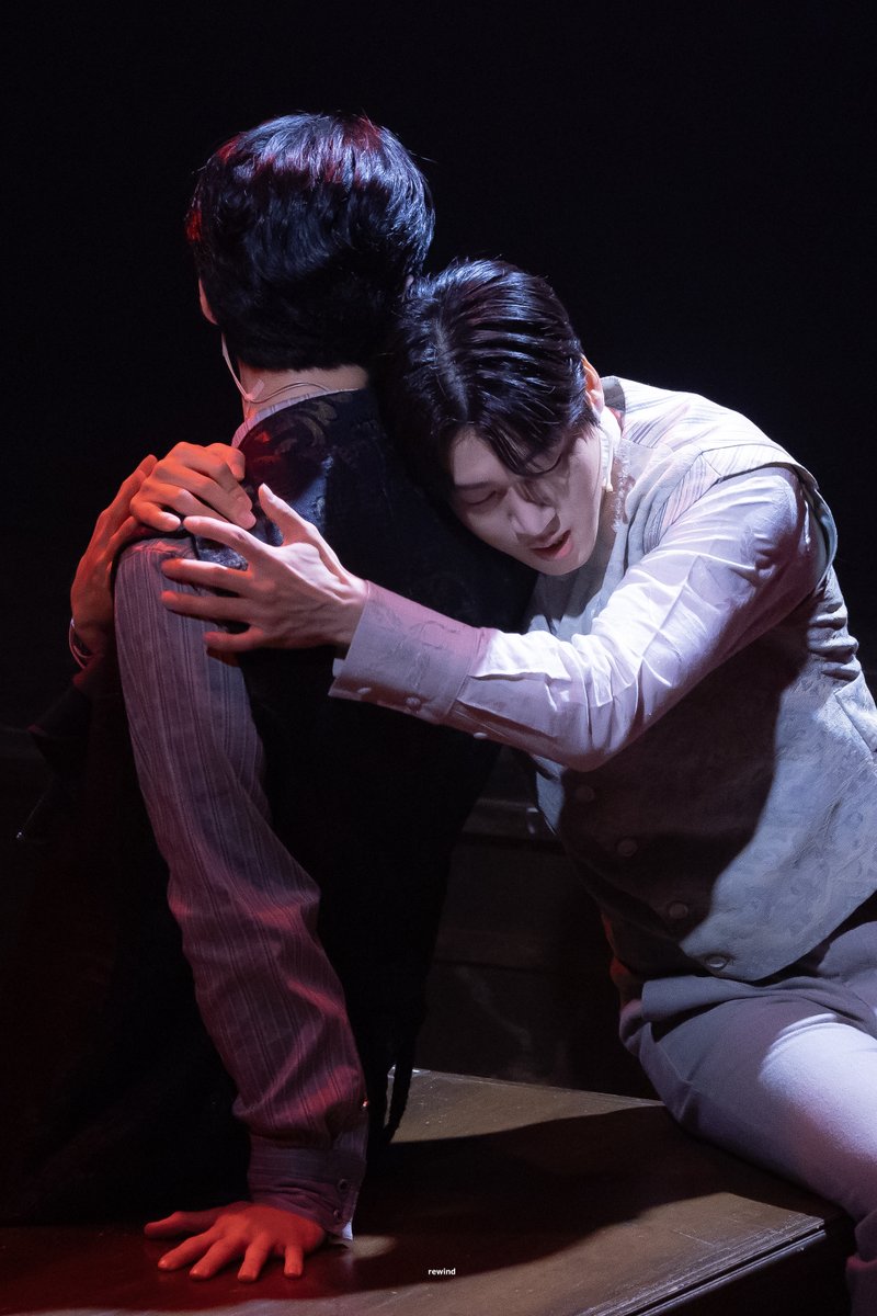 rewind_zip's tweet photo. 250603 와일드 그레이 스페셜 커튼콜 :: 살로메  
  
알프레드 더글라스 役 #김리현 배우님
오스카 와일드 役 #주민진 배우님 https://t.co/shNgMNmELF