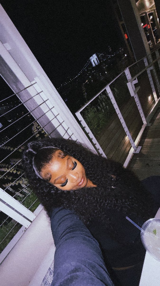 shortstuffff__'s tweet image. The hair and lash combo gone always eat 🫦