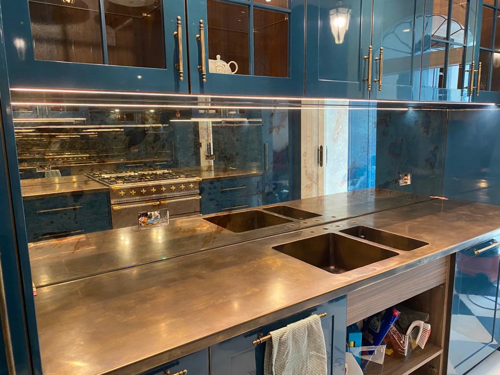 glassdesigns_'s tweet photo. Glass Designs has a range of antique mirrors that bring style and elegance to any project in subtle or bold finishes, we have the solution for you.
📞 Let’s work together to bring your ideas to life. Visit: https://t.co/YEBgQIbCQc
#GlassDesigns #InteriorDesign #Splashbacks https://t.co/jqtmA5Q8g8