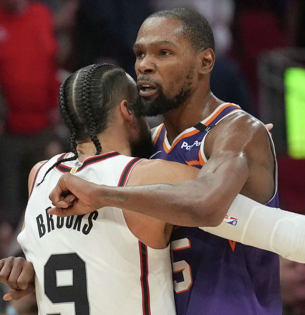 The Suns have reportedly been aggressively pursuing their draft picks back from the Rockets in trade talks involving Kevin Durant, per <a href="/KellyIko/">Kelly Iko</a> (nytimes.com/athletic/63960…).

Phoenix has shown interest in regaining the No. 10 overall pick, which Houston is indeed open to moving.