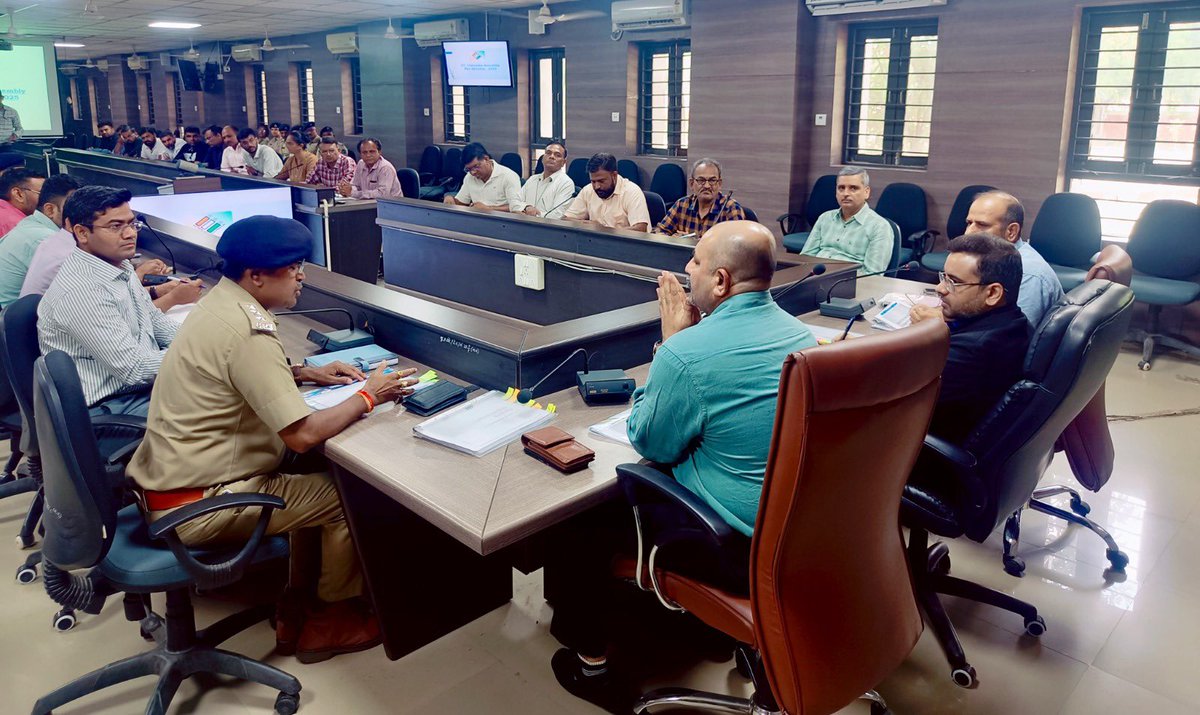 Collector Junagadh (@collectorjunag) on Twitter photo ✅ AEOs, FSTs, SSTs, VSTs, VVTs, ATs, MCMC, 24x7 કંટ્રોલ રૂમની કામગીરીની સમીક્ષા
✅ શંકાસ્પદ ટ્રાન્ઝેક્શન્સ પર મોનીટરીંગ 🔍
✅ C-VIGIL, હેલ્પલાઇન, તાલીમો અને આચારસંહિતા ભંગની ફરિયાદોનો સમીક્ષાત્મક અભ્યાસ(2/2)
#ECI
#Junagadh
<a href="/ECISVEEP/">Election Commission of India</a> <a href="/CEOGujarat/">Chief Electoral Officer, Gujarat</a> <a href="/SpokespersonECI/">Spokesperson ECI</a> ✅ AEOs, FSTs, SSTs, VSTs, VVTs, ATs, MCMC, 24x7 કંટ્રોલ રૂમની કામગીરીની સમીક્ષા
✅ શંકાસ્પદ ટ્રાન્ઝેક્શન્સ પર મોનીટરીંગ 🔍
✅ C-VIGIL, હેલ્પલાઇન, તાલીમો અને આચારસંહિતા ભંગની ફરિયાદોનો સમીક્ષાત્મક અભ્યાસ(2/2)
#ECI
#Junagadh
<a href="/ECISVEEP/">Election Commission of India</a> <a href="/CEOGujarat/">Chief Electoral Officer, Gujarat</a> <a href="/SpokespersonECI/">Spokesperson ECI</a>