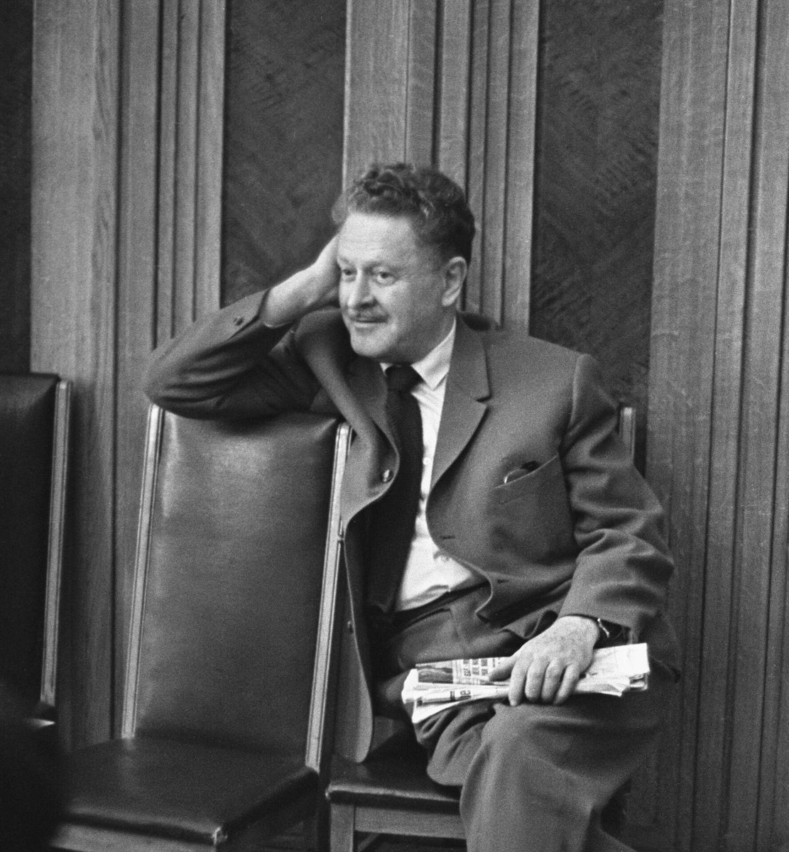 Çok pahalı ödedim, inanmanın bedelini.

Nazım Hikmet.