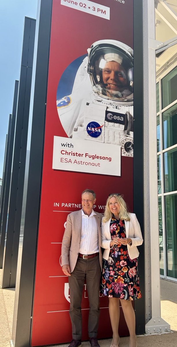 O espaço convergiu com a defesa nesta segunda-feira, com a visita do investigador e astronauta sueco Christer Fuglesang a Portugal. Em colaboração com a #SAAB e a embaixada, deu uma palestra sobre defesa espacial aos alunos no Técnico Innovation Center, em Lisboa. #Space <a href="/SweMFA/">Swedish Ministry for Foreign Affairs</a>