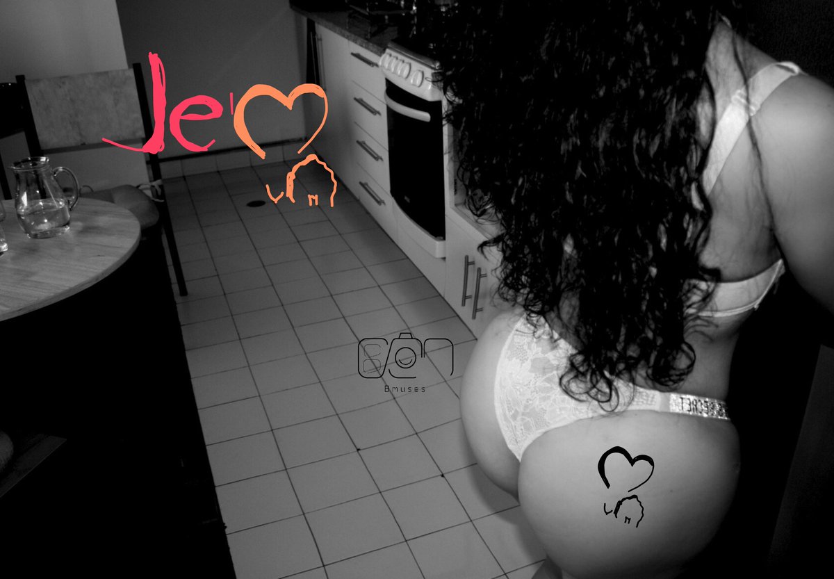 Martes en blanco y negro.
Entre aromas de café y encaje, la cocina se vuelve escenario.
Porque el deseo también se cocina lento... #LingerieTuesday #BNW #SensualElegance