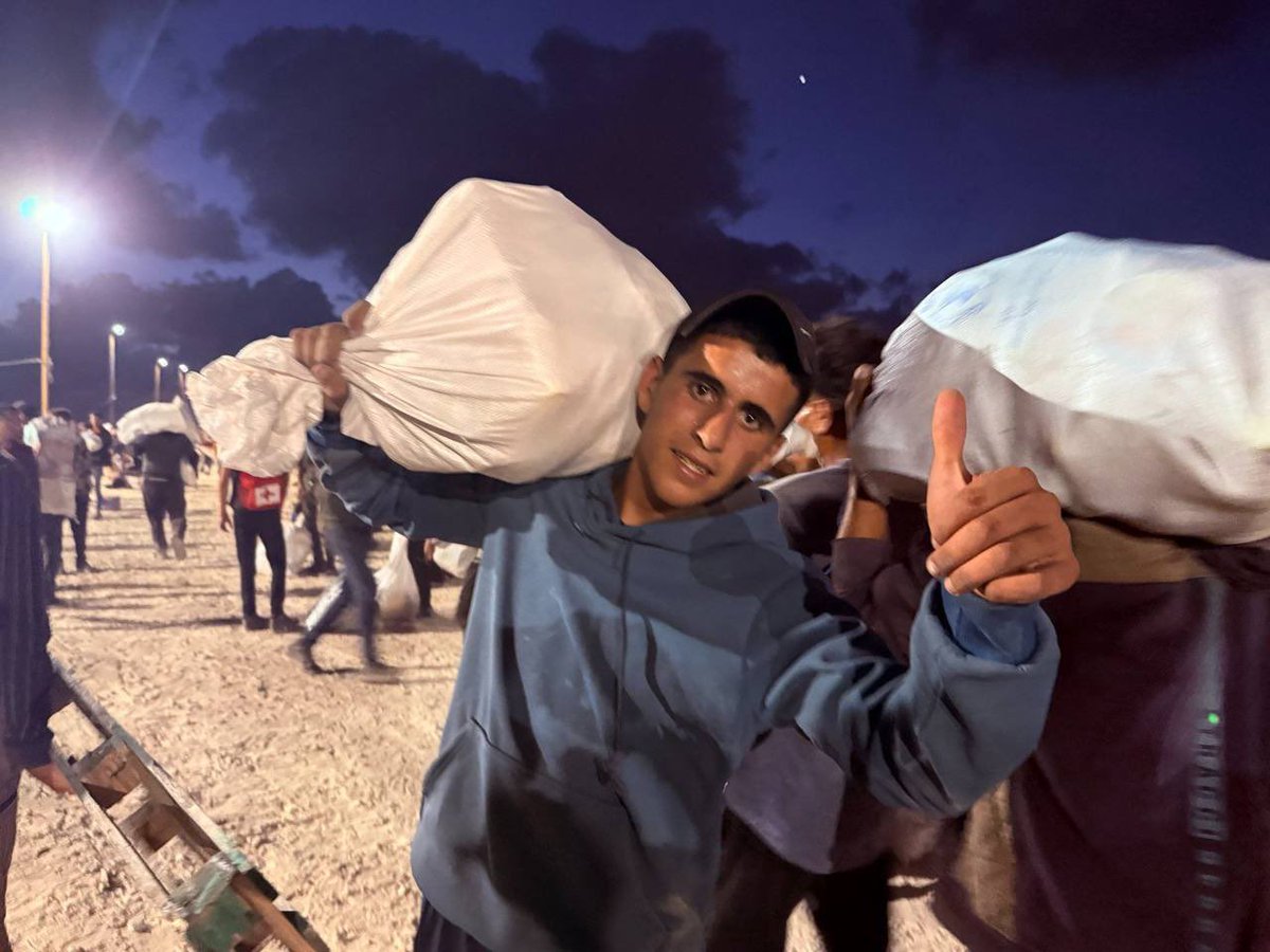 What the fake news biased media doesn’t want you to know is that Gazans flocked to receive aid packages today, despite the UN’s and Hamas' attempts to intimidate them.

The Gaza Humanitarian Fund: “So far we have distributed 7 million meals in just 8 days – without a single