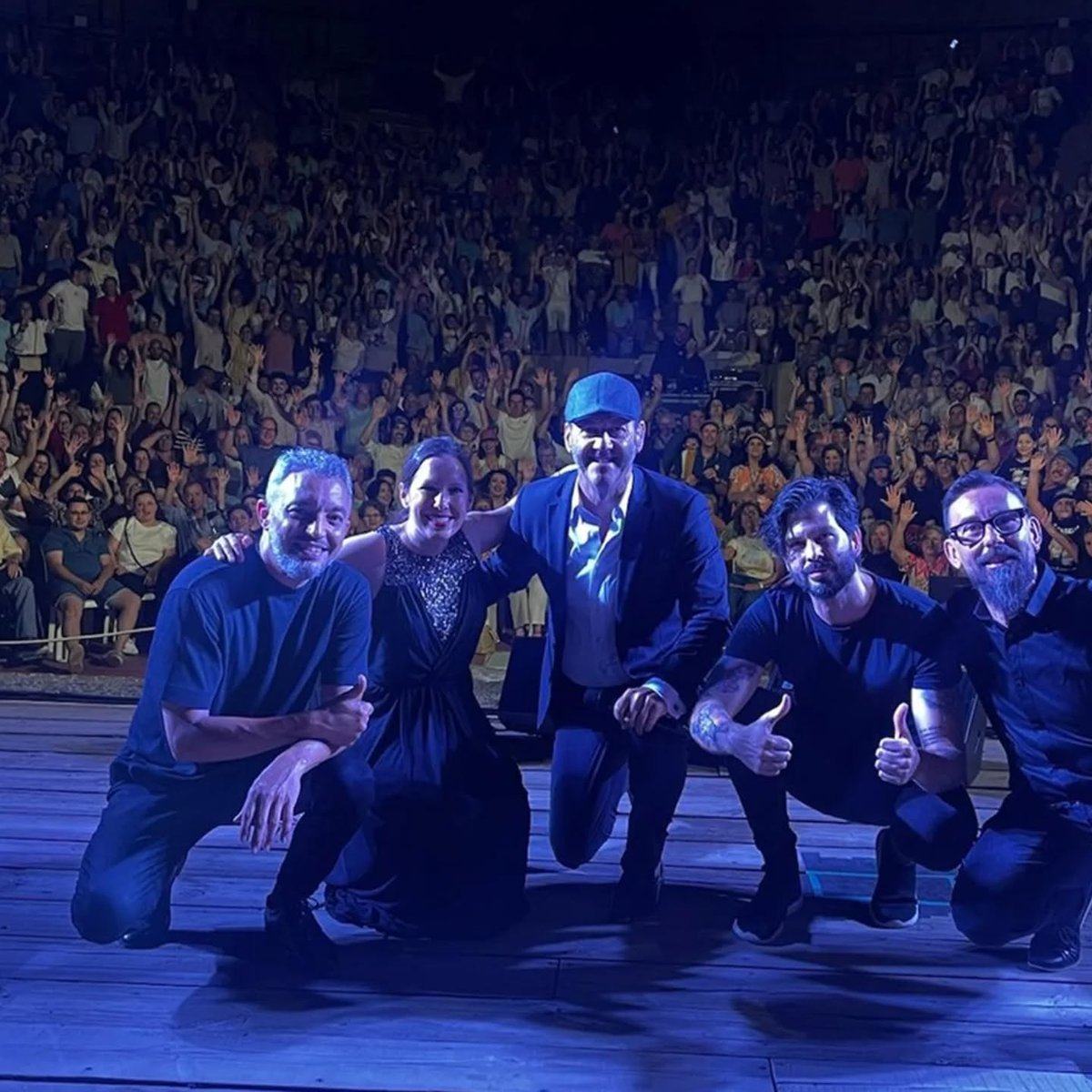 🌧️A pesar de la lluvia... ¡los Ratitos Buenos siempre llegan! El viernes por fin nos vimos las caras en el Metellinum Fest, en el precioso teatro romano de Medellín. Gracias candelistas por vuestro cariño, por cantar, por sentir… ¡por estar! ¡Os quiero! 🤍
