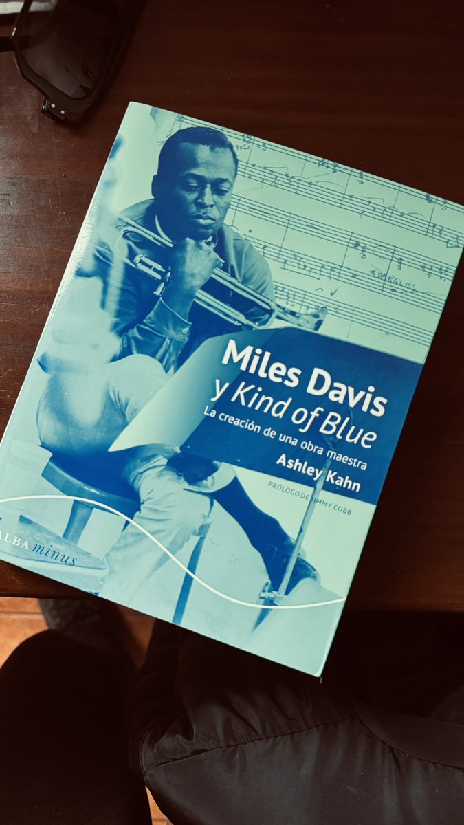 Mi más reciente lectura ha sido una verdadera pasada.
Ya lo estaré contando todo en la reseña.