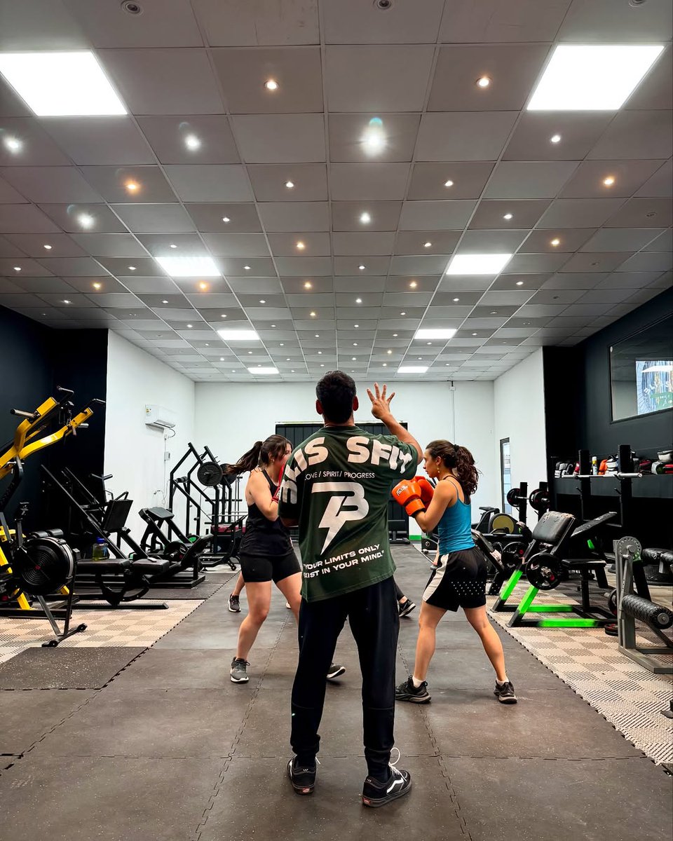 BlissFitCL's tweet photo. El deporte sólo requiere tu esfuerzo y compromiso. No hay límites para quien se compromete ¡Haz que cada segundo cuente! 🔥💪🏼 https://t.co/kfyAvjDlnl