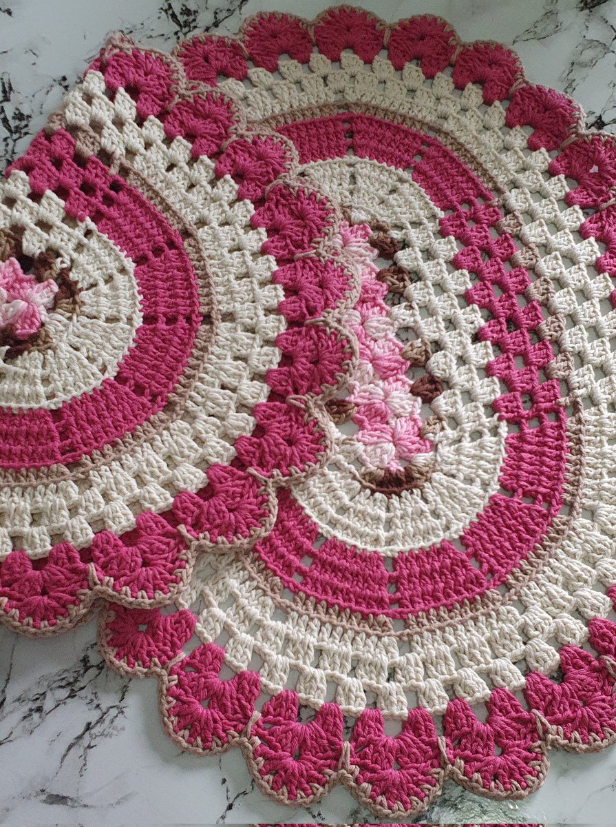 taticarpes1's tweet photo. Lindos kits c/ 02 tapetes multiuso, sua casa pede esse aconchego. Todos Pronta Entrega. Só chamar, aproveita e já me segue
@tatiartemcroche https://t.co/rRbmhRRJOL