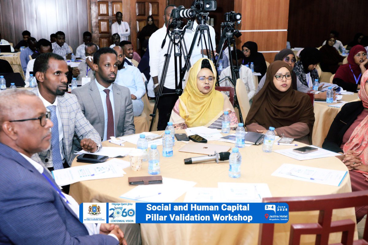 1/2 Dr. Mustafe Abdi, Deputy Lead of CV2060, delivered a detailed presentation on Somalia’s Centennial Vision(CV 2060) . He explained the vision’s purpose, highlighting its importance in setting a clear path for national development.