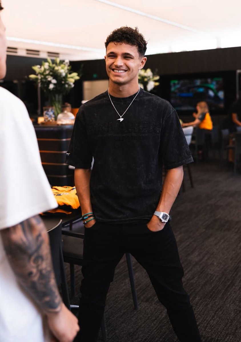 lando’s got that stance again 😭 #backissues