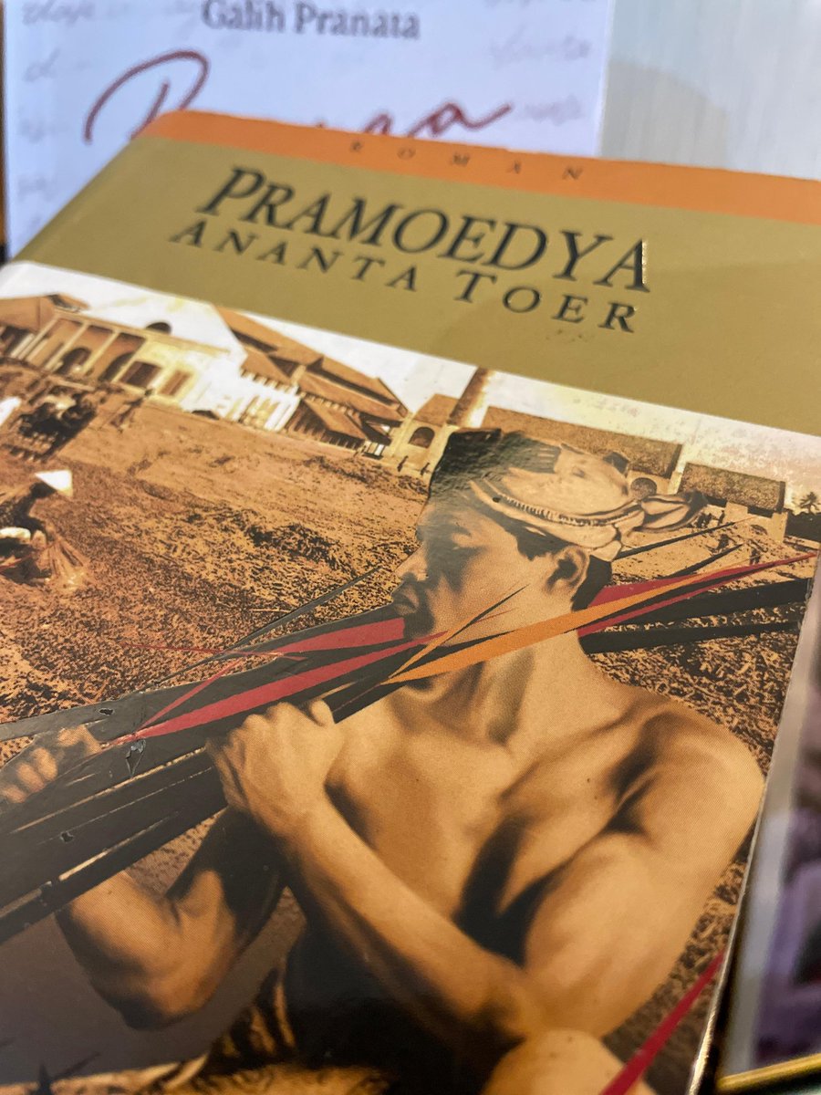 galihprananata's tweet photo. Cukup berat hati untuk melepasnya. Tapi, gapapalah, demi perpanjangan keajaiban sastra Pram agar terus tersambung, aku memilih untuk menjualnya.
Wts Anak Semua Bangsa, magnum opus eyang Pram. Bagian kedua dari Tetralogi Buru.
Minat? sila dm yak. Thanks 😊

#wts
#tetralogiburu https://t.co/S6JWtQBDSo
