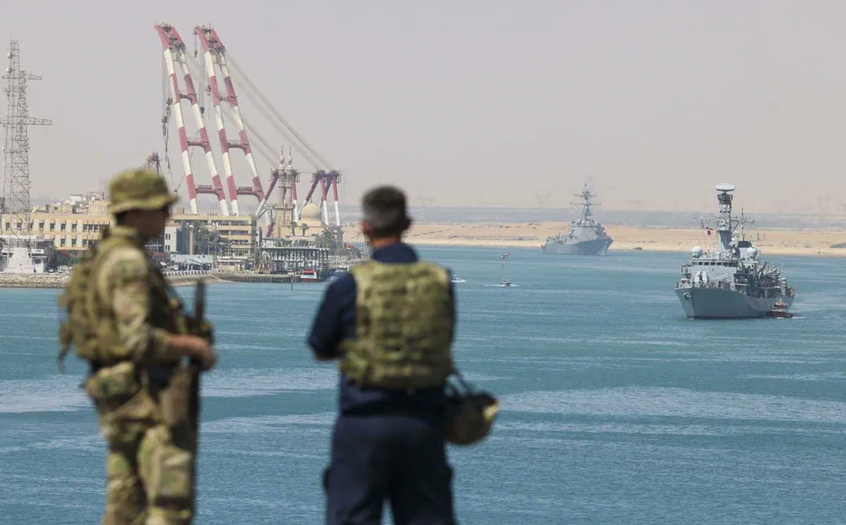 UKForcesTracker's tweet image. HMS Dauntless, Prince of Wales, Richmond and an Arleigh Burke-class Destroyer seen transiting the Suez Canal on the 24th of May.

Now in the Indian Ocean.

(Img: royalnavy.mod.uk)