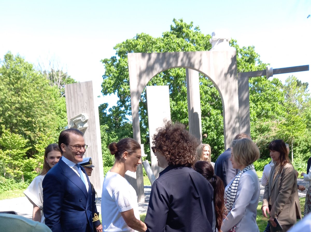 Idag invigde H.K.H. Prins Daniel Monika Sosnowskas verk i Prinsessan Estelles Skulpturpark på Kungliga Djurgården.