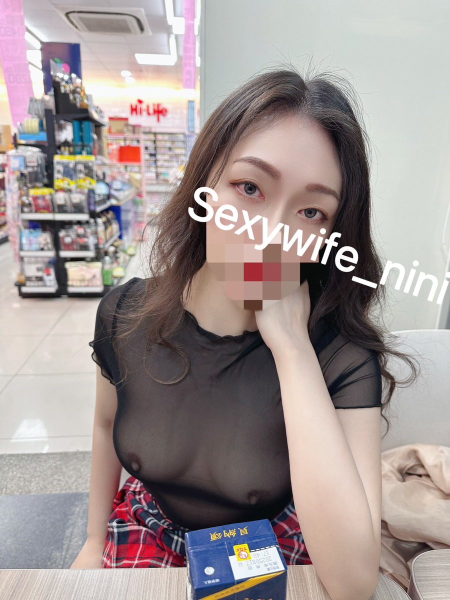 後面的弟弟，從窗外看到後
走進來我旁邊的ATM
不時回頭的看一眼
領了超久的錢後
依依不捨的離開了
別看太久，我怕你會上頭

#露出 #母犬 #白虎 #調教
#原味商品
#套圖影片訂製 https://t.co/aTofgcWAcT