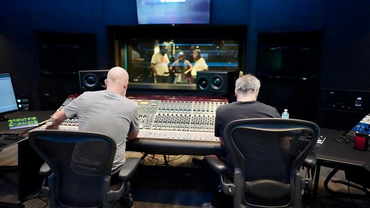 CriteriaMiami's tweet image. #tshirttuesday

Had a great time tracking the new album from @eruca_sativa ‘A Tres Dias de la Tierra’

@lula_bertoldi @brendamelinamartin &amp;amp; the Criteria Shirt wearin’ @gpedernera

#criteria #criteriashirt #erucasativa #recordingstudio #respecttheroom #pursuitoflegendaryexcellence