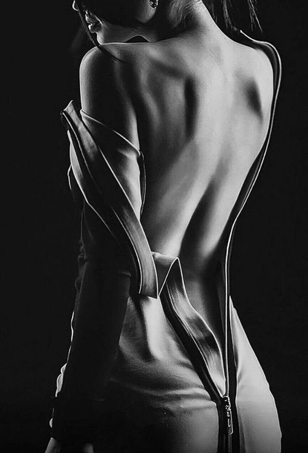 DaciaAlana's tweet photo. "La sensualidad es un plato que siempre viene acompañado de una mujer inteligente".
F.B. https://t.co/1rfJeD71pA