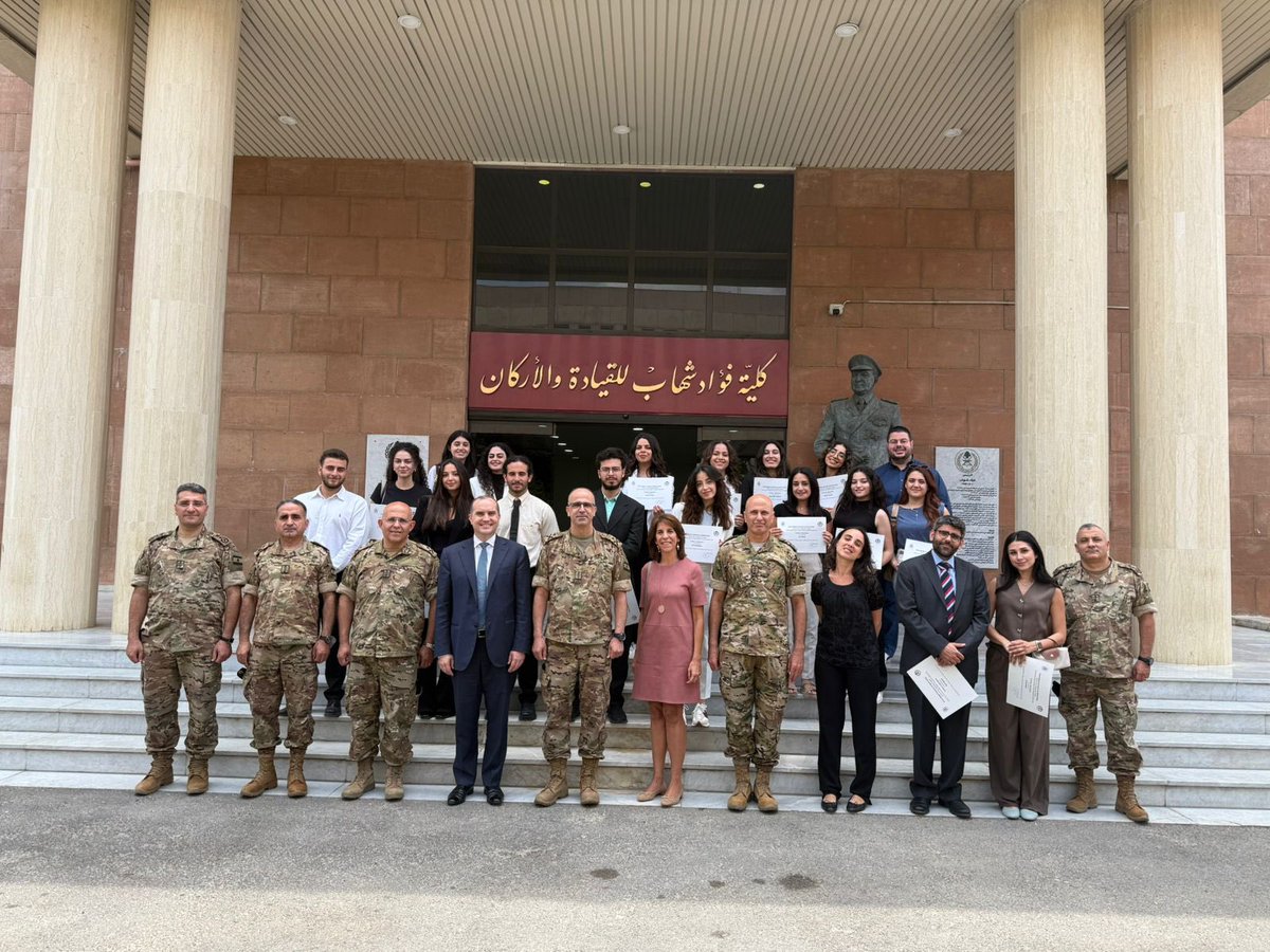 🇨🇵🇱🇧 Mission de défense FR au Liban (@missiondefliban) on Twitter photo Remise de diplômes suite au séminaire de leadership organisé conjointement par l’école supérieure des affaires de Beyrouth dirigée par <a href="/MaxenceDuault/">Maxence Duault</a> et l’académie militaire 🇱🇧 Fouad Chehab de <a href="/LebarmyOfficial/">الجيش اللبناني</a> en étroite collaboration avec <a href="/MissionDefLiban/">🇨🇵🇱🇧 Mission de défense FR au Liban</a> Remise de diplômes suite au séminaire de leadership organisé conjointement par l’école supérieure des affaires de Beyrouth dirigée par <a href="/MaxenceDuault/">Maxence Duault</a> et l’académie militaire 🇱🇧 Fouad Chehab de <a href="/LebarmyOfficial/">الجيش اللبناني</a> en étroite collaboration avec <a href="/MissionDefLiban/">🇨🇵🇱🇧 Mission de défense FR au Liban</a>