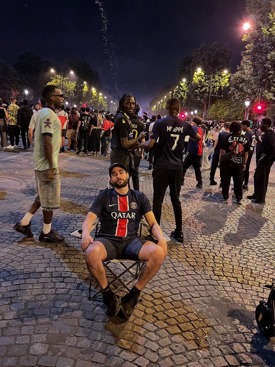 benncofficiel's tweet image. « Après tant d’années de galères et de combats… » On l’a fait et avec la manière 🥹🏆 Ce titre efface tout. On ne sera plus jamais la risée de l’Europe. Et Marseille ne sera plus le seul club Français à l’avoir gagné 🤣
Merci Paris ❤️💙 @PSG_inside