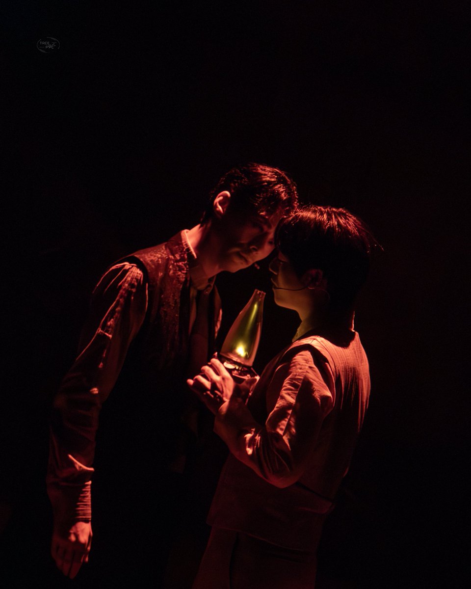 25.06.03 🌙 #와일드그레이
스페셜 커튼콜 • 살로메

오스카 와일드 || #주민진
알프레드 더글라스 || #김리현

유혹을 없애는 유일한 길은
그 유혹에 굴복하는거에요,