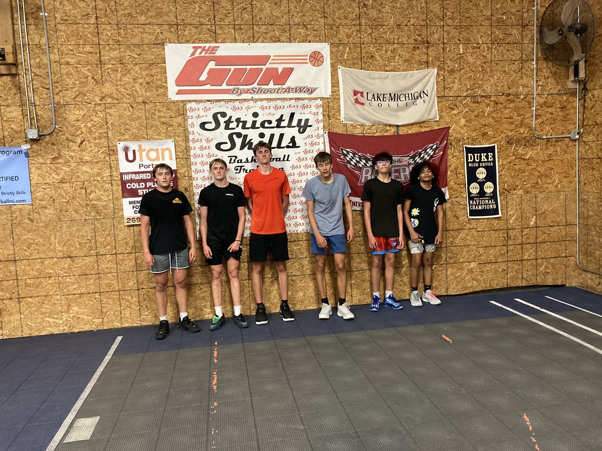 Strictly Skills (@strictly_skills) on Twitter photo Monday night workout
Youth guys 1st-5th Followed by MS HS group #repsdonert
<a href="/PrepHoopsMI/">Prep Hoops Michigan</a> Monday night workout
Youth guys 1st-5th Followed by MS HS group #repsdonert
<a href="/PrepHoopsMI/">Prep Hoops Michigan</a>