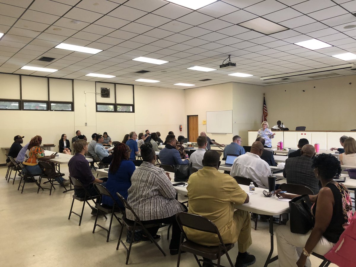 Packed house early this morning with many more folks filing in for our Eastern VA Candidate Workshop! Candidates in the area are coming together to learn from local union members all about labor topics in Virginia!