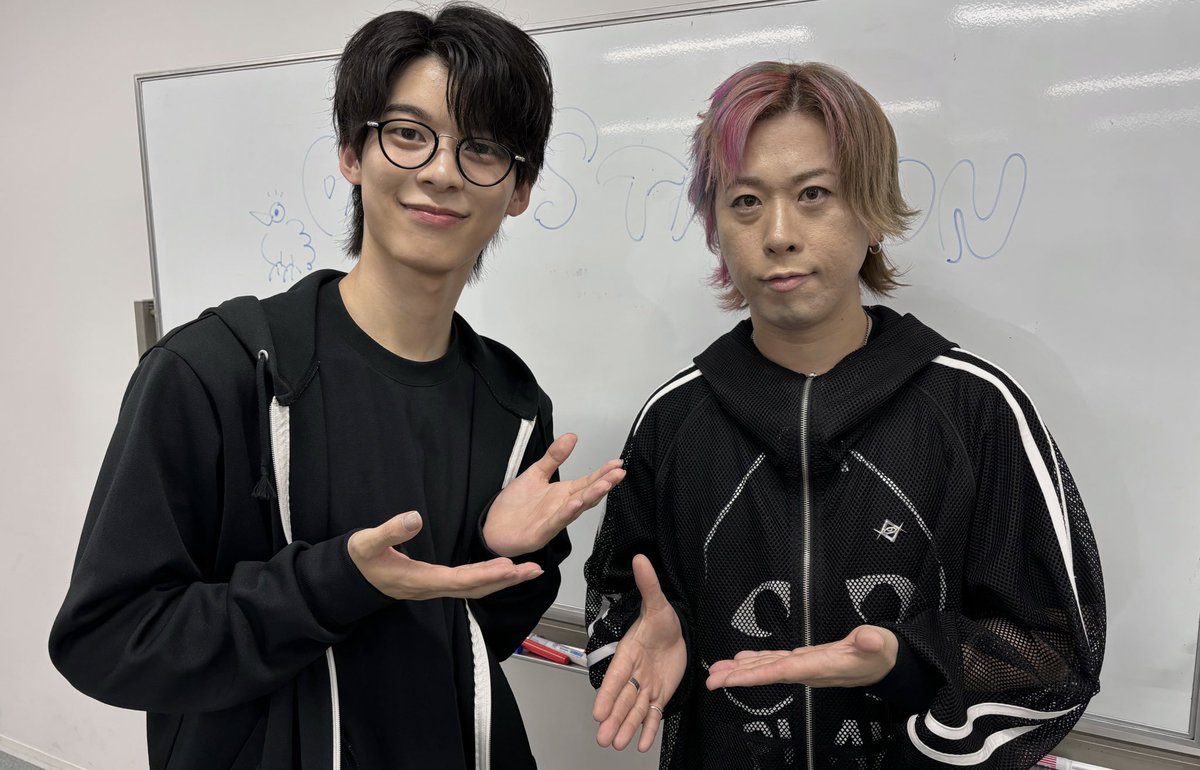 おやすみ前に投稿✏️

「琴の滝」「風」を作曲して下さった
#大村友希 さんが
POPO STATIONに来て下さりましたっ◎

幸せな時間をありがとうございました🎵
#原田波人