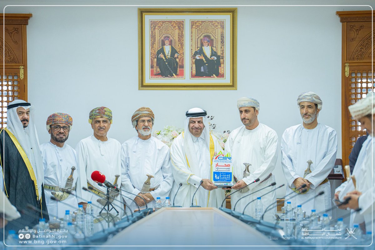 استقبل سعادة محمد بن سليمان الكندي، محافظ #شمال_الباطنة، صباح اليوم الوفد الرسمي للشبكة الإقليمية للمسؤولية الاجتماعية، وذلك بمناسبة اختيار مدينة #صحار ضيف شرف جائزة المدينة العربية المسؤولة اجتماعيًا لعام 2025، بحضور عدد من المسؤولين من مختلف القطاعات.