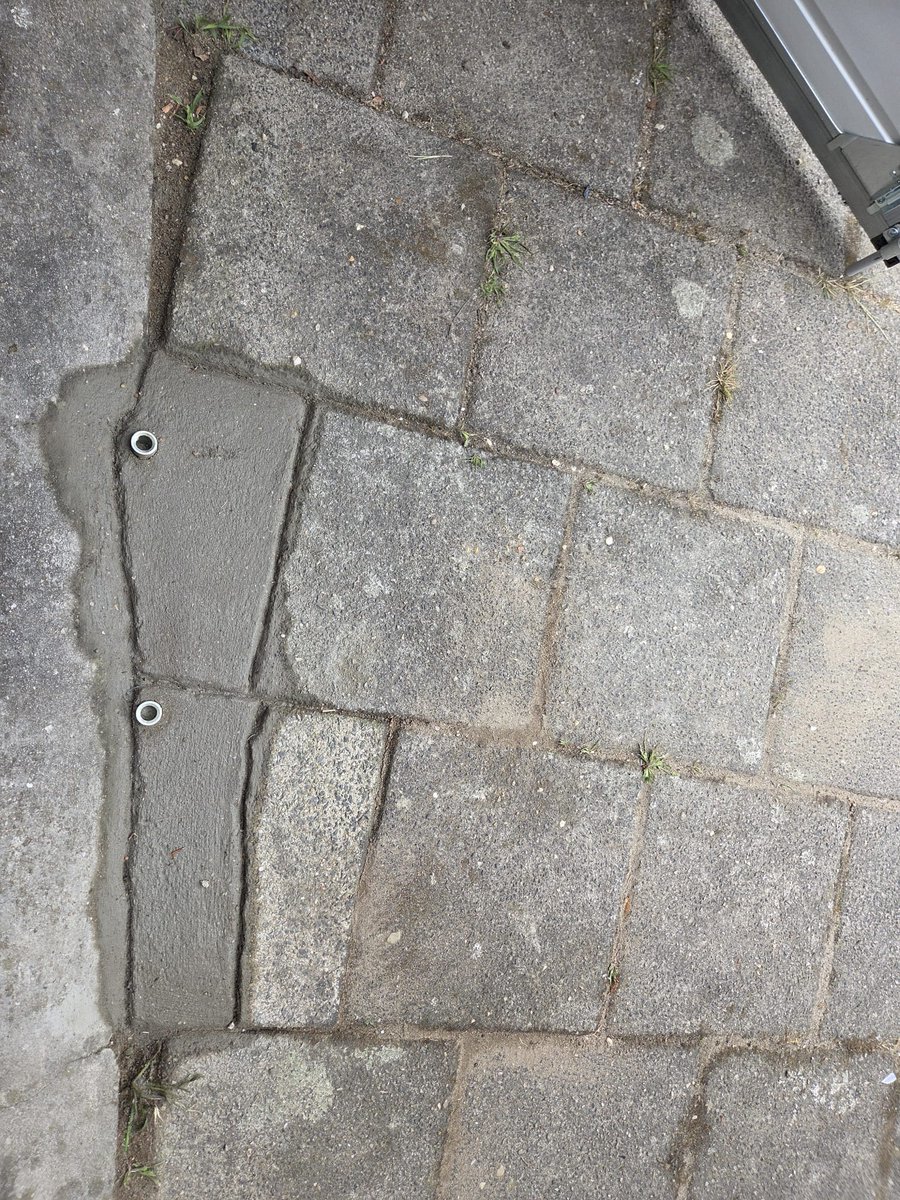 Bescherm je huis tegen de gesponsorde chaos. Kies veiligheid, kies een garagedeur van Berg Garagedeuren. Want je gezin verdient méér dan een open uitnodiging. Wij zijn de beste: Berg Garagedeuren en zonwering Noordwijkerhout