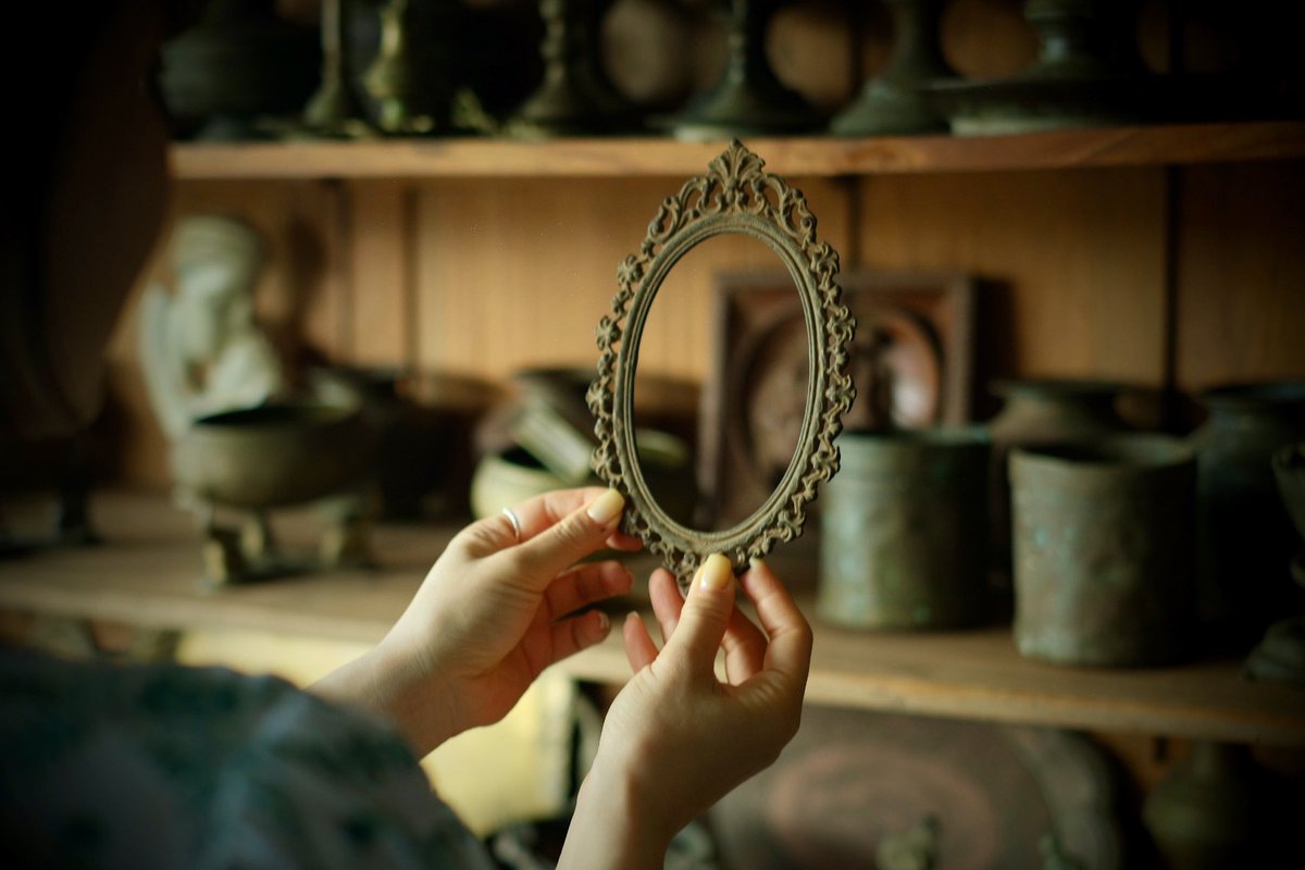 お土産シリーズその3
2日目移動中に立ち寄ったヴィンテージショップにて購入した錫のフレーム。値段がついていなかったし、試しに値切ってみたけど、残念ながら安くしてもらえなかった。