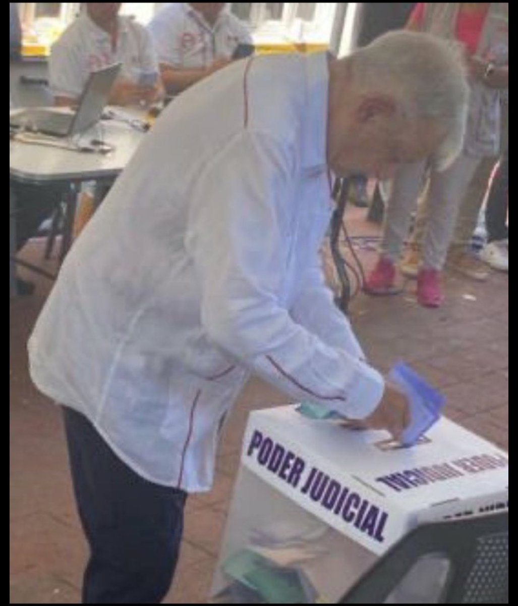 La farsa electoral no sólo fue la elección judicial, sino la presencia de López Obrador en las urnas. Resulta que llegó el sábado por la noche a Palenque para simular que vive en su rancho La Chingada, me lo dijo una de las gentes que lo cuidan, porque, además,  el señor trae una