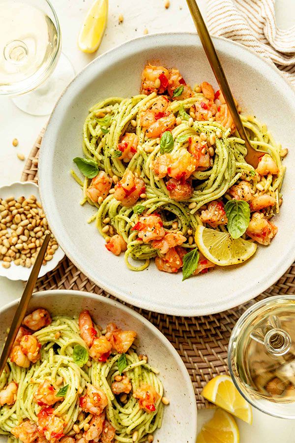 If you're looking for your next easy &amp; delicious dinner idea — say hello to our Shrimp Pesto Pasta from @playswellwithbutter. 🍤😍 Loaded with shrimp, vibrant basil pesto, and served over perfectly cooked pasta — this dish is a total flavor bomb 💥
buff.ly/KU1LY9R