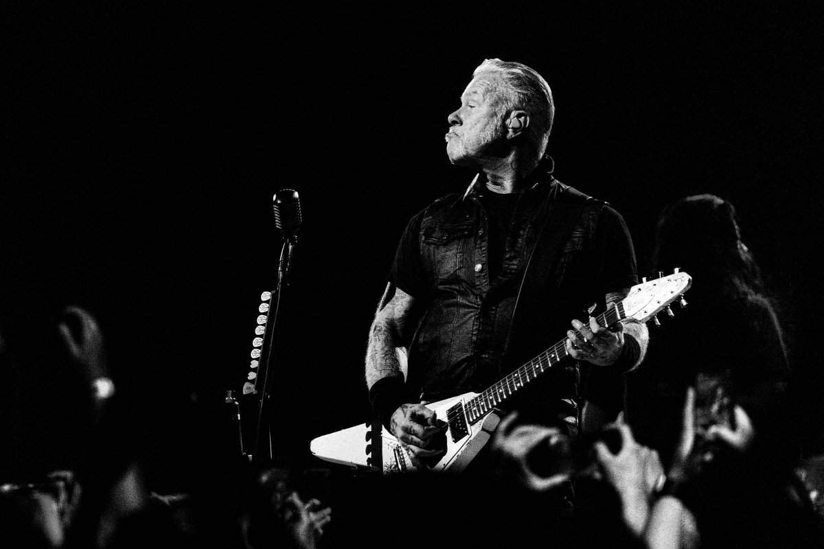 Saturday night? LEGENDARY.🎸 

Thank you @metallica for bringing the electricity to CLT⚡️

📸 Benjamin Robson
