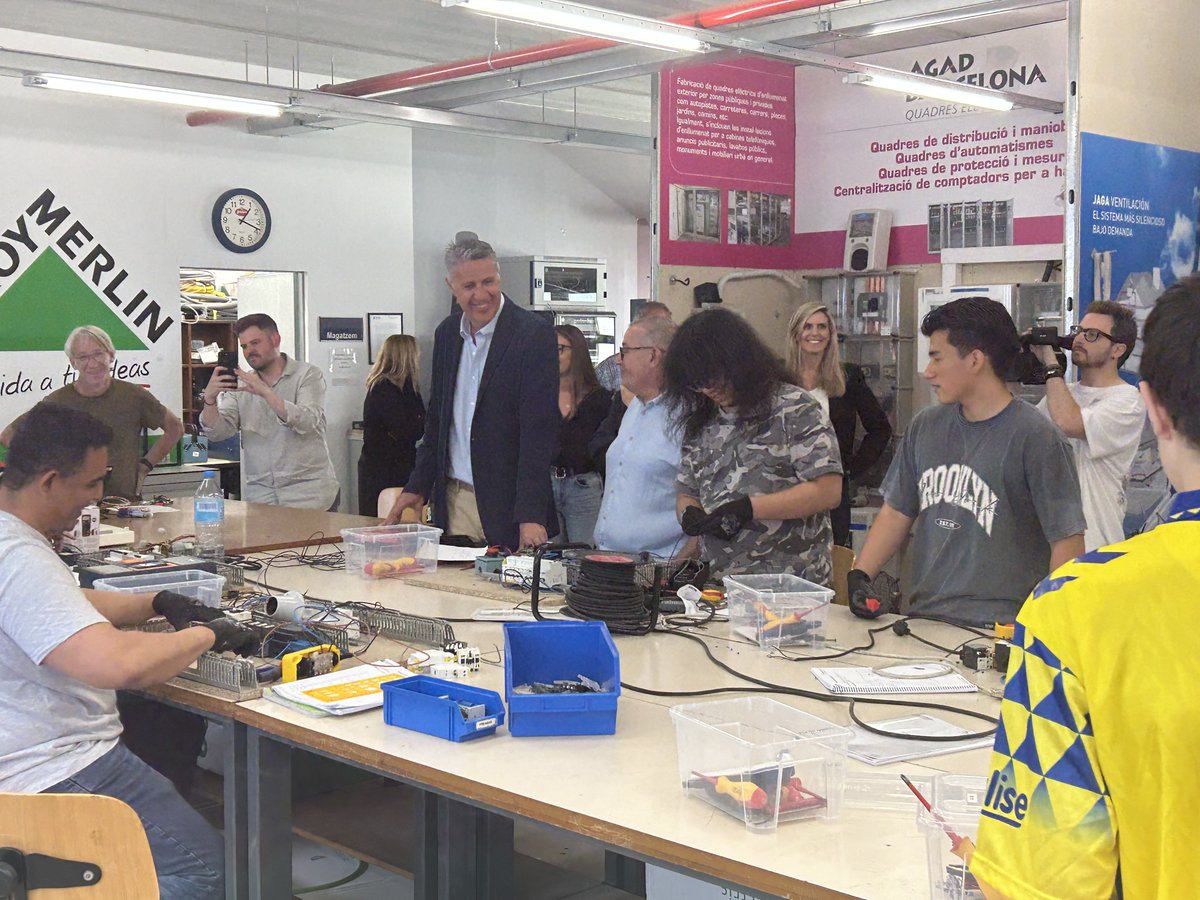 Aemifesa - Aemifesa Formació (@catt_gremi) on Twitter photo El 2 de juny de 2025 hem rebut la visita institucional de l’Ajuntament de Badalona a AEMIFESA - AEMIFESA FORMACIÓ.
Durant la visita han pogut conèixer el nostre projecte formatiu conjunt amb l’Ajuntament de Badalona i la Diputació de Barcelona.
#Badalona #AjuntamentBadalona El 2 de juny de 2025 hem rebut la visita institucional de l’Ajuntament de Badalona a AEMIFESA - AEMIFESA FORMACIÓ.
Durant la visita han pogut conèixer el nostre projecte formatiu conjunt amb l’Ajuntament de Badalona i la Diputació de Barcelona.
#Badalona #AjuntamentBadalona