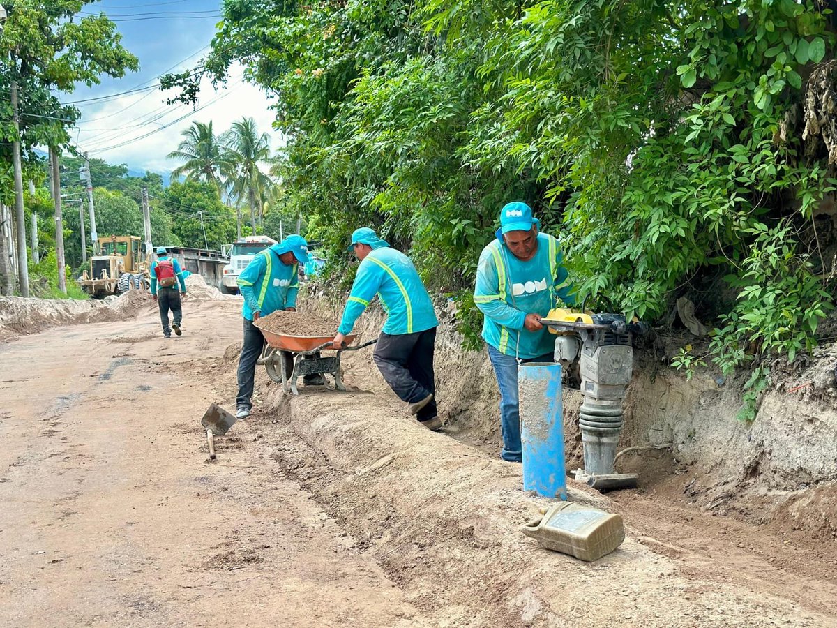 El Salvador News (@elsalvadornewsv) on Twitter photo ✅AVANZA PAVIMENTACIÓN DE CALLE HACIA EL INGENIO EL ÁNGEL EN SAN SALVADOR OESTE
El proyecto de pavimentación de la calle que conduce al ingenio El Ángel, en el municipio de San Salvador Oeste, ha entrado en su fase final, informó el alcalde <a href="/joseurbinasv/">José Urbina 🇸🇻</a>. La obra, desarrollada ✅AVANZA PAVIMENTACIÓN DE CALLE HACIA EL INGENIO EL ÁNGEL EN SAN SALVADOR OESTE
El proyecto de pavimentación de la calle que conduce al ingenio El Ángel, en el municipio de San Salvador Oeste, ha entrado en su fase final, informó el alcalde <a href="/joseurbinasv/">José Urbina 🇸🇻</a>. La obra, desarrollada