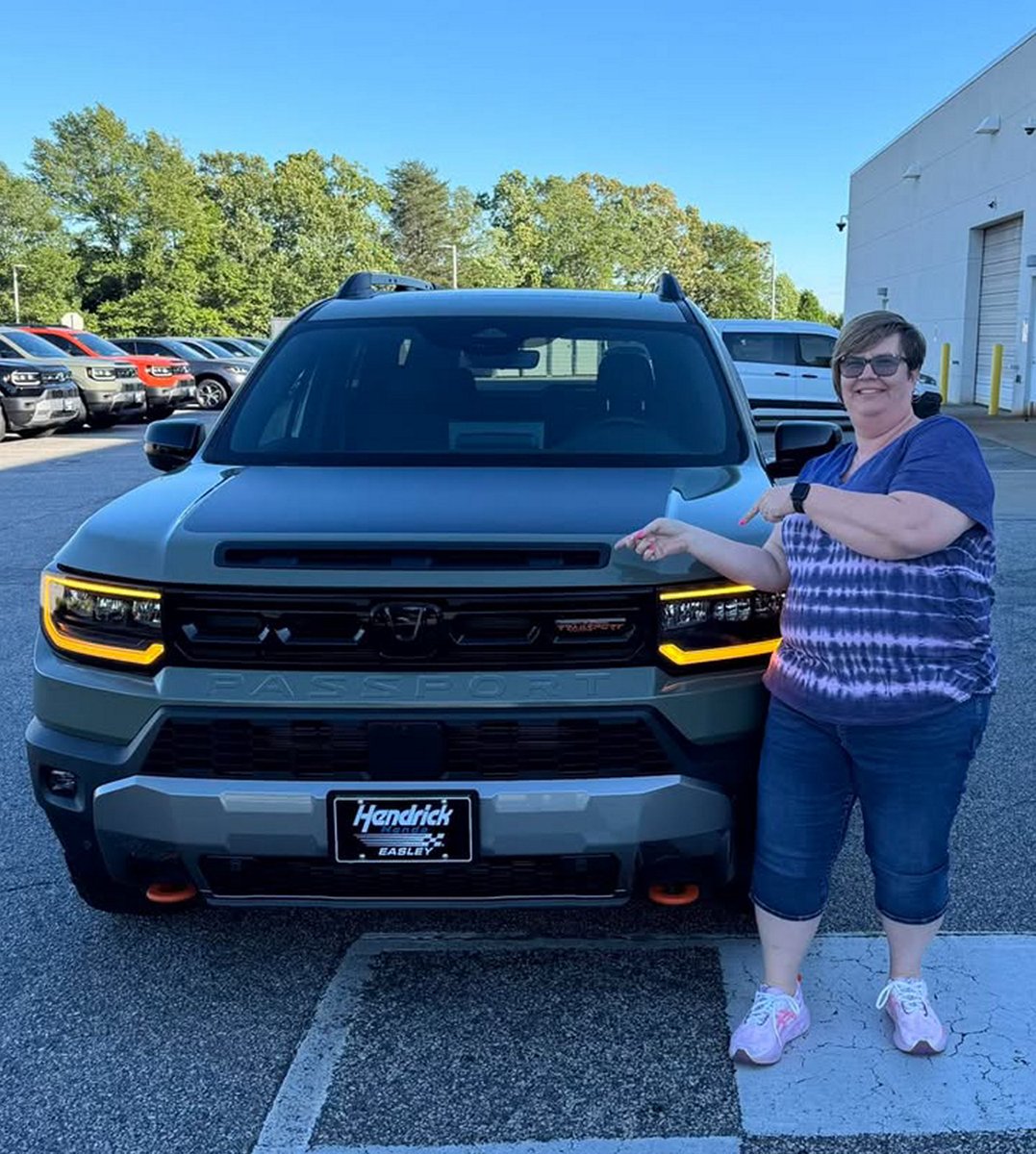 HendrickEasley's tweet image. Kim Clark made an excellent decision with the 2026 Honda Passport. 
Let us provide expert guidance in selecting your next vehicle the Hendrick way: professional, honest, and reliable.
#HendrickHonda #easleysc #UpgradeYourRide #SUV #passport #trail