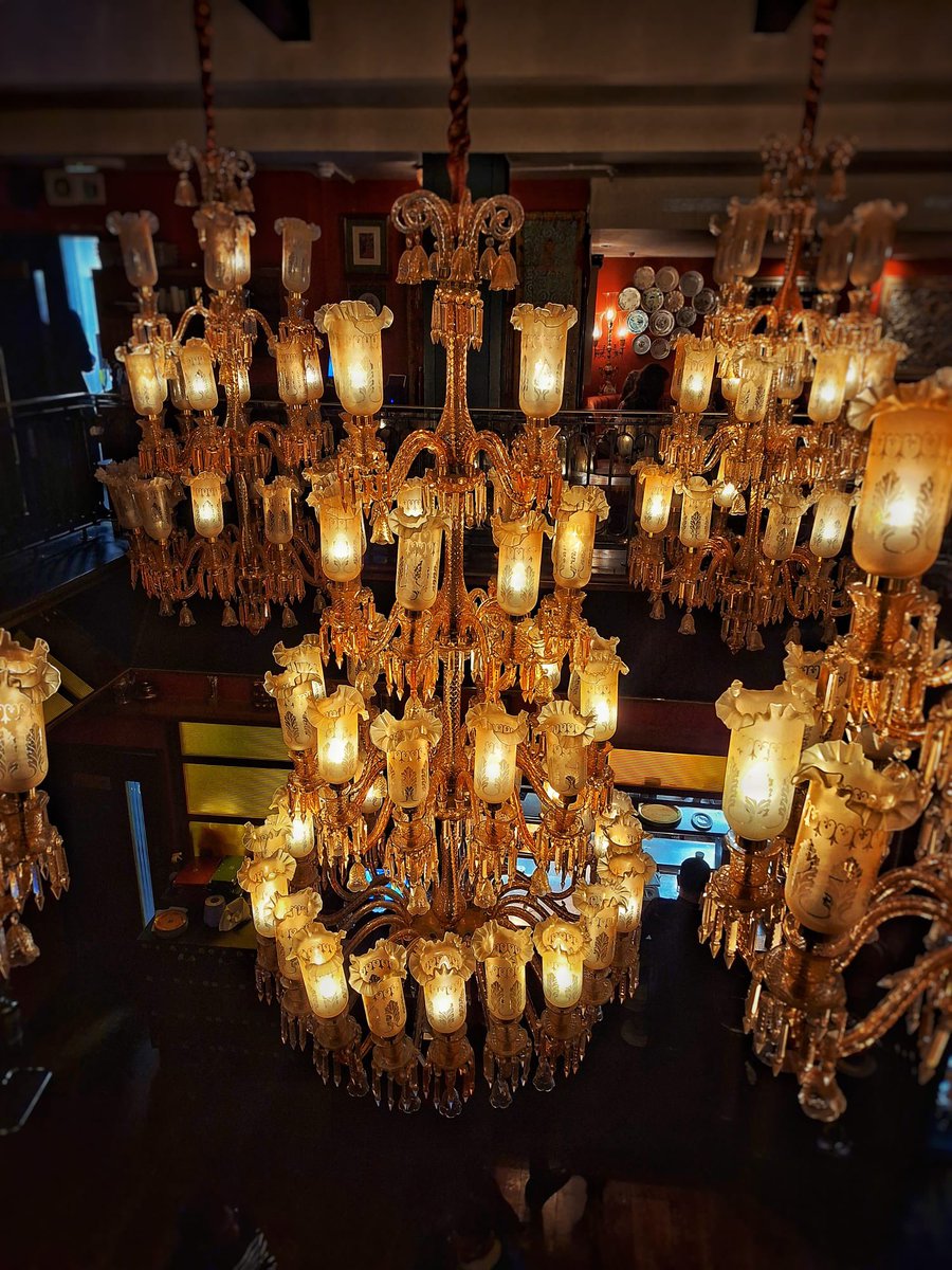 रिश्तों में जबरदस्ती अच्छी नहीं होती.. 
जिनको जहां सुकून मिलता है, 
उन्हें वहाँ छोड़ देना चाहिए !