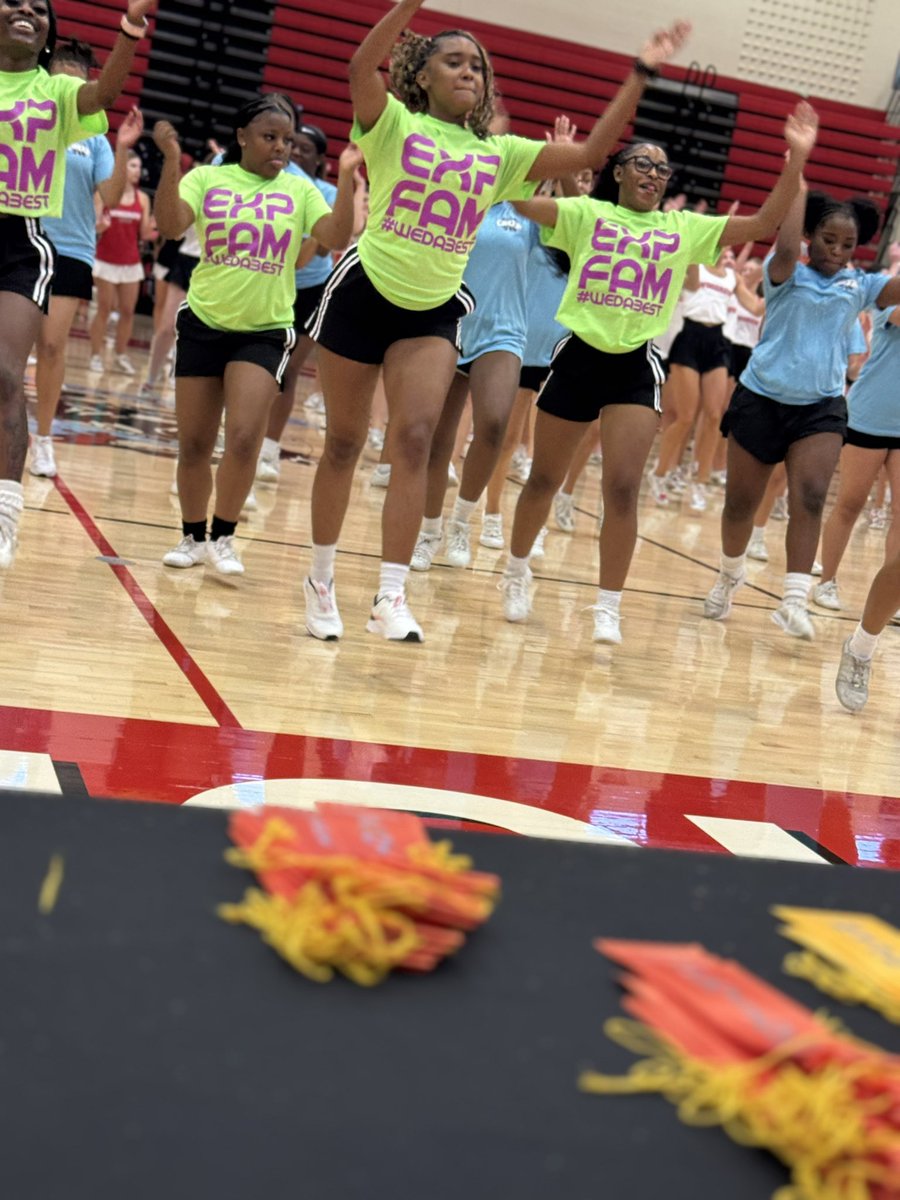 disdactivities's tweet image. Post 1:
Good morning from Day 2 of #DallasISDCheerCamp!
We’re back with 276 cheerleaders from 15 campuses ready to level up their skills! 💪📣 #DISDCheer
