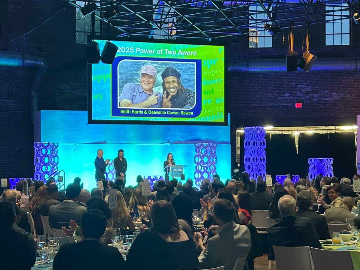 SLM Lead Program Coordinator Valentina Alfaro presented the #MatchGala2025 Power of Two Award to mentee Deavonie and his volunteer mentor, Keith, in recognition of the trust, support, and connection they’ve built. Read more! silverliningmentoring.org/match-gala-202…